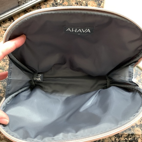 NWOT Ahava Clam shaped Metallic Cosmetic/Skincare bag - Picture 7 of 8